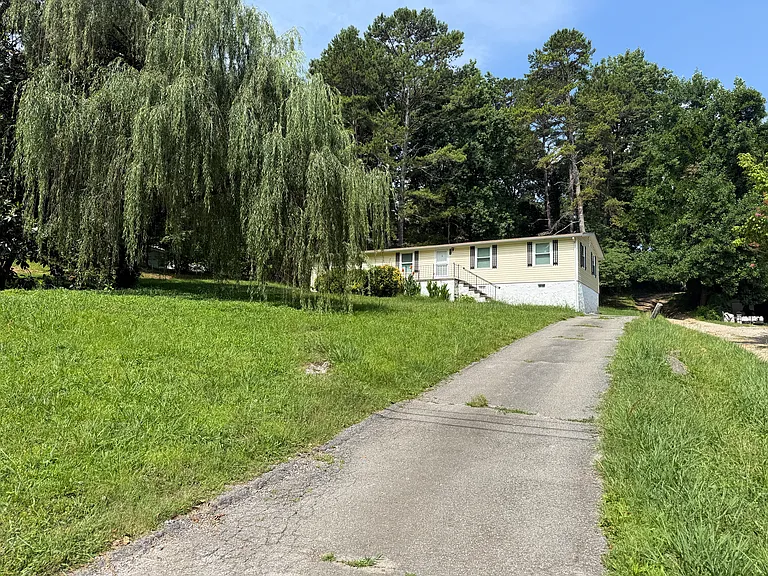 1913 Julian Ridge Rd — Photo 2