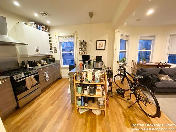 2nd image of 4 Oswald St #3