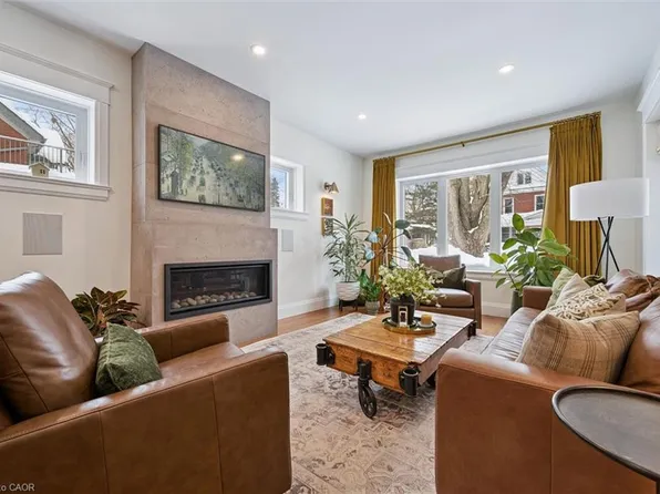 63 Menno St, Waterloo, ON N2L 2A6