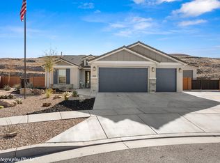 202 N Sage Crest Cir, Washington, UT 84780