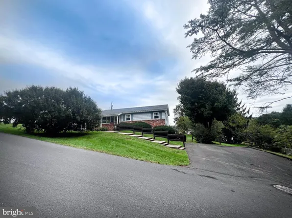9 King Dr, Lewistown, PA 17044