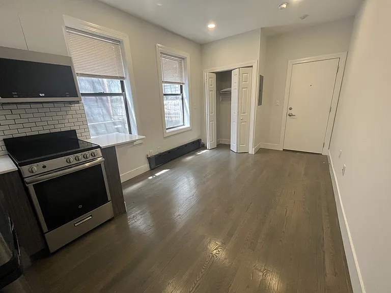 24 Phillips St #2BW — Photo 7