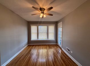 3 bed, 1.0 bath, $2,200, Chicago, IL 60653