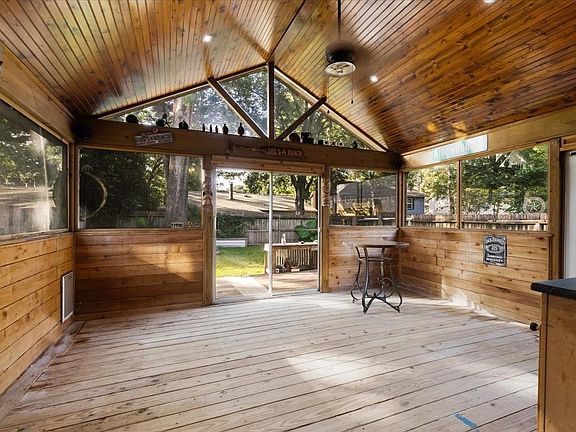 4th image of 3111 Glen Spring Dr