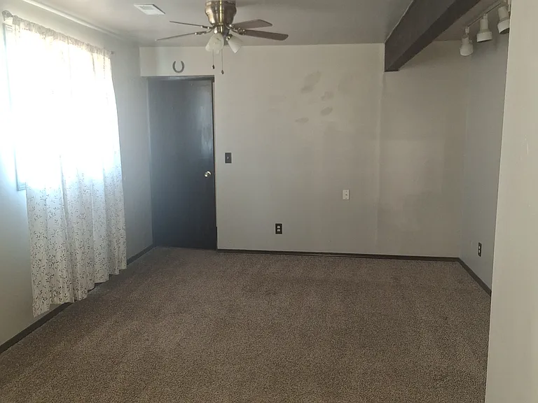 213 Sharon Ave E — Photo 15