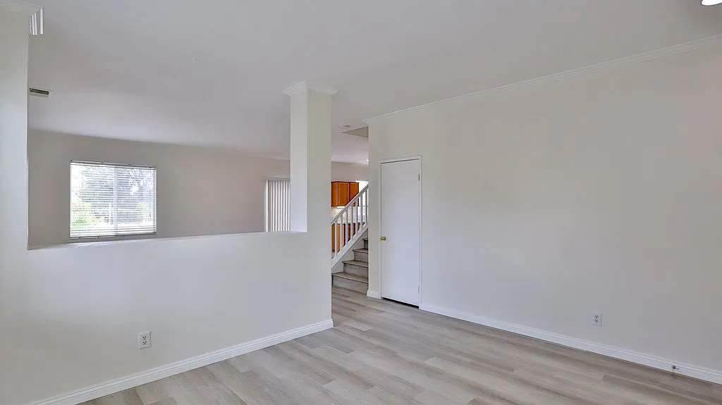 3 bed, 2.5 bath, 1975 sqft, $3,200 — Photo 3