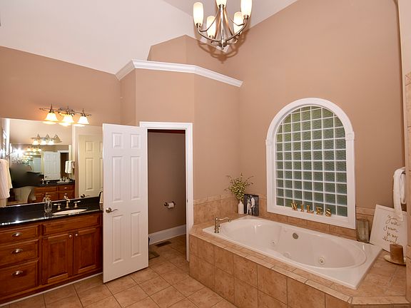 5th image of 8868 Bluestone Bay Ct
