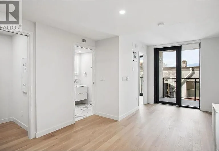 239 Keefer St #502 — Photo 9