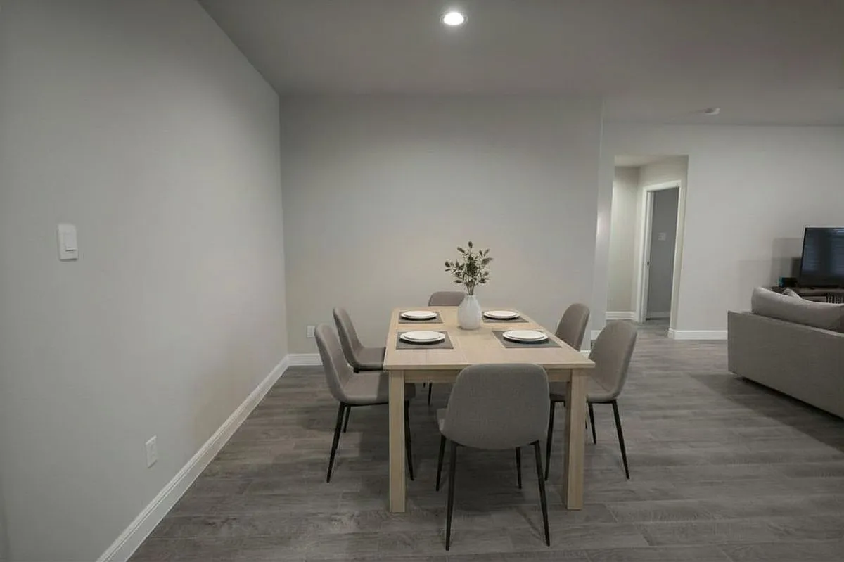 4 bed, 2.0 bath, 2172 sqft, $2,800 — Photo 2