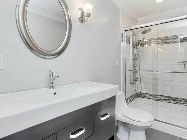 322 Castle Ave — Photo 10