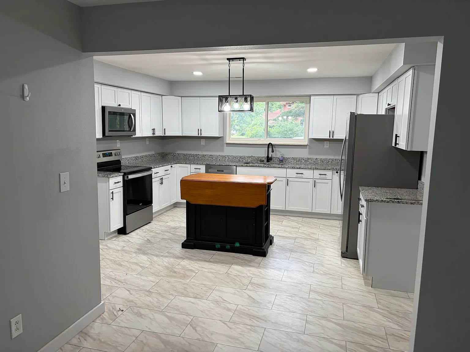 3 bed, 2.5 bath, 1512 sqft, $2,160 — Photo 4
