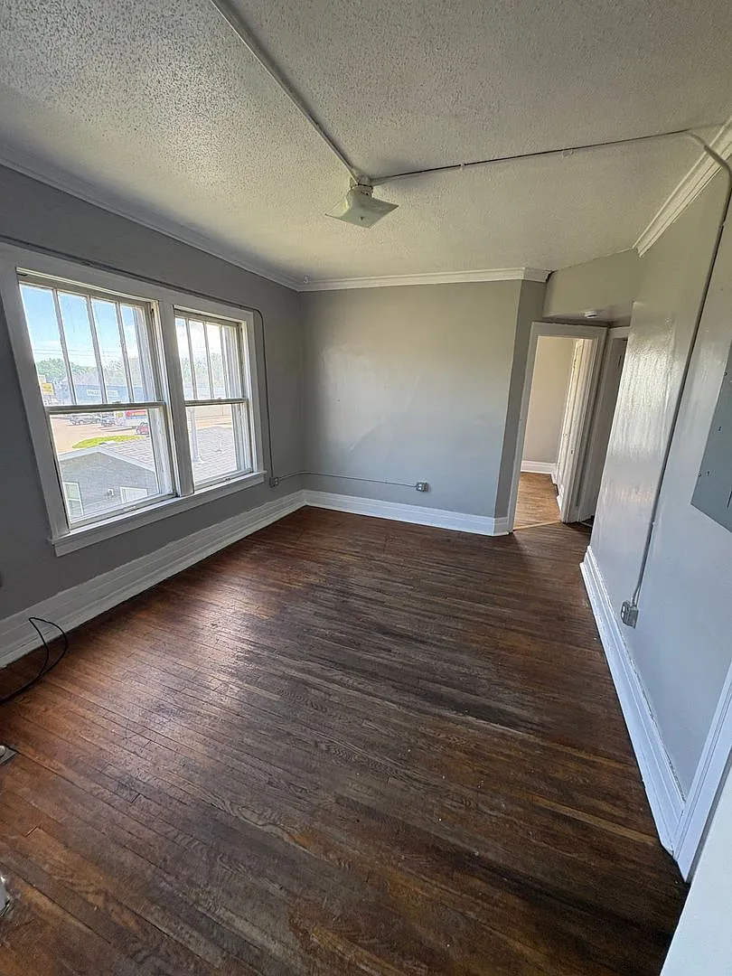 610 Wellington St — Photo 1