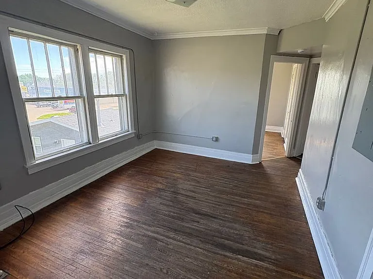 610 Wellington St — Photo 1