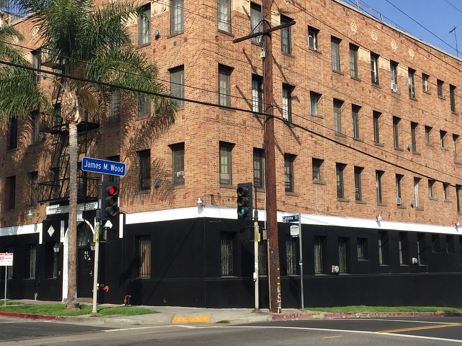 KTown Apartments on Catalina — Photo 2