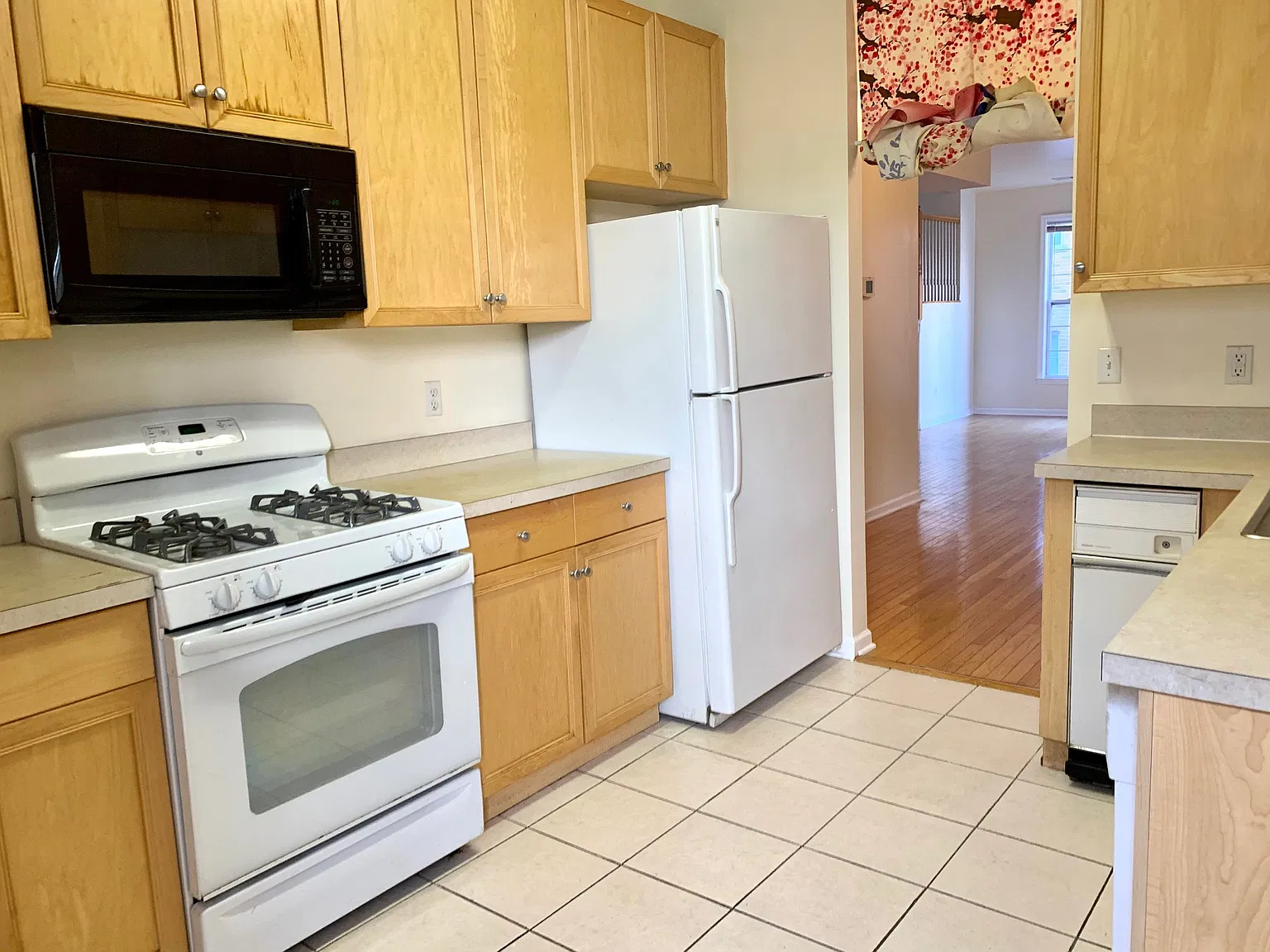 2 bed, 2.5 bath, 1580 sqft, $3,200 — Photo 4