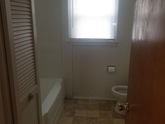 4th image of 2204 W Euclid Ave
