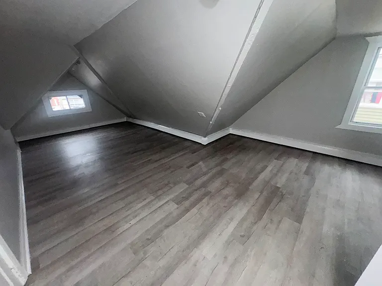 1092 E Main St — Photo 8