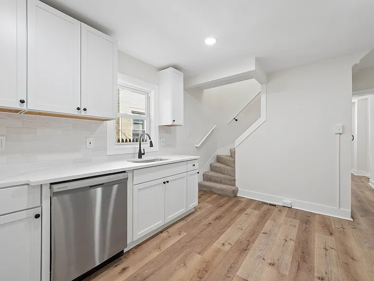 138 E South St — Photo 8
