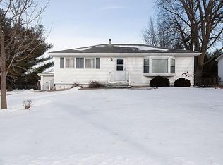 1010 1st St, Center Point, IA 52213