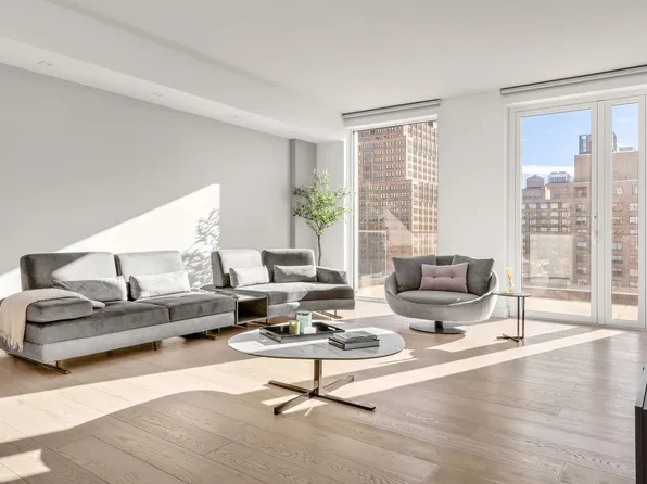 215 West 28th Street 14C image 3 of 12