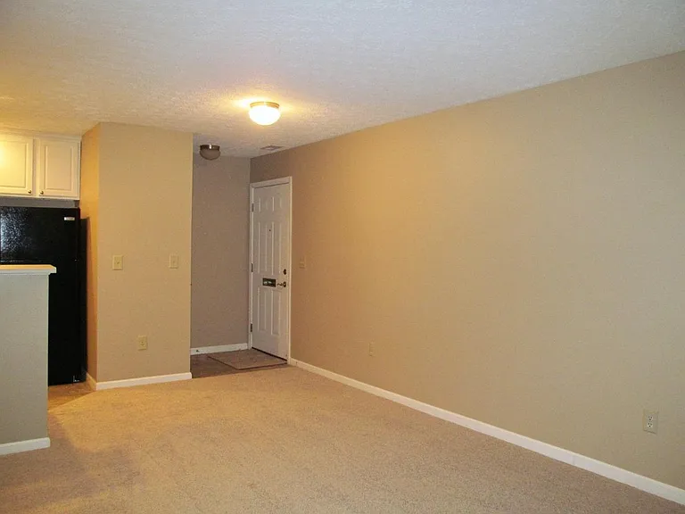 2730 Greystone Dr #F — Photo 2