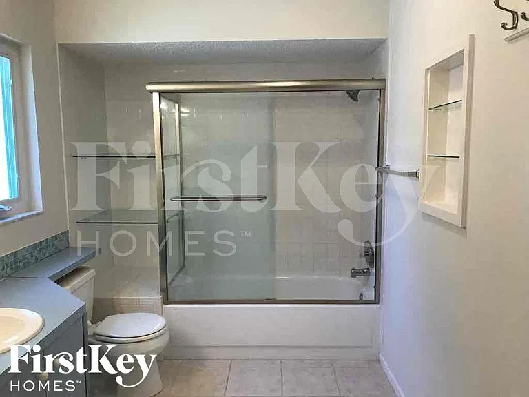 833 Wee Burn St — Photo 13