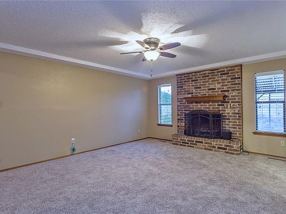 4th image of 967 Squire Mansion