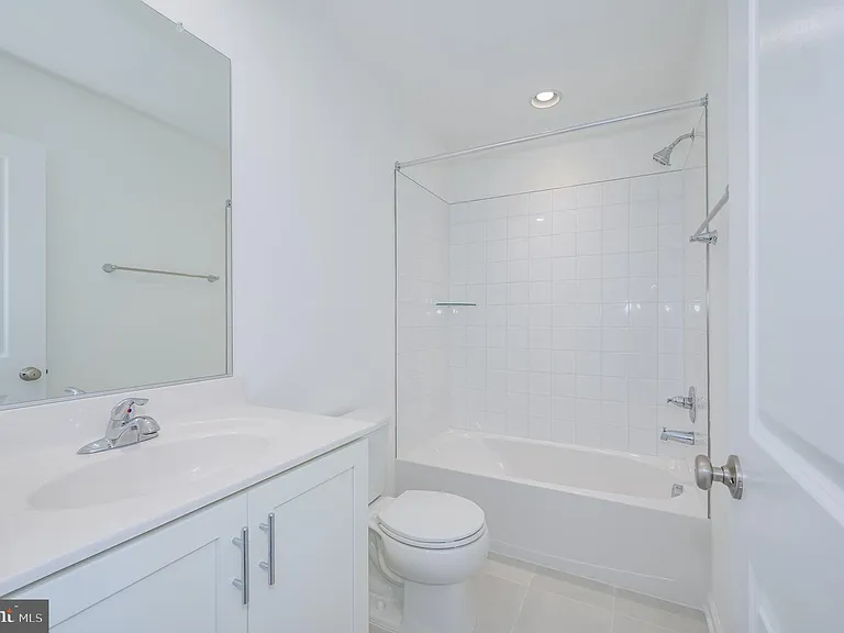 519 Fontana Cir — Photo 27