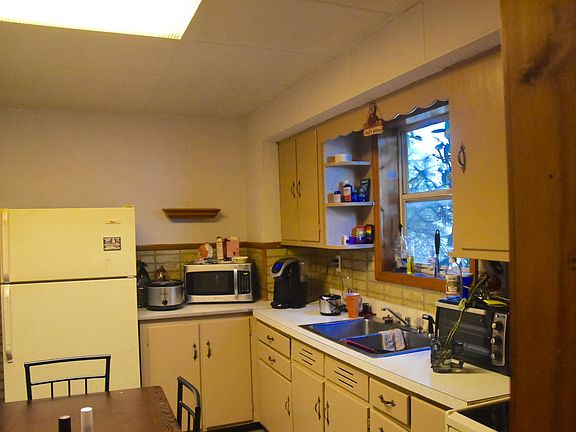 5th image of 219 River St
