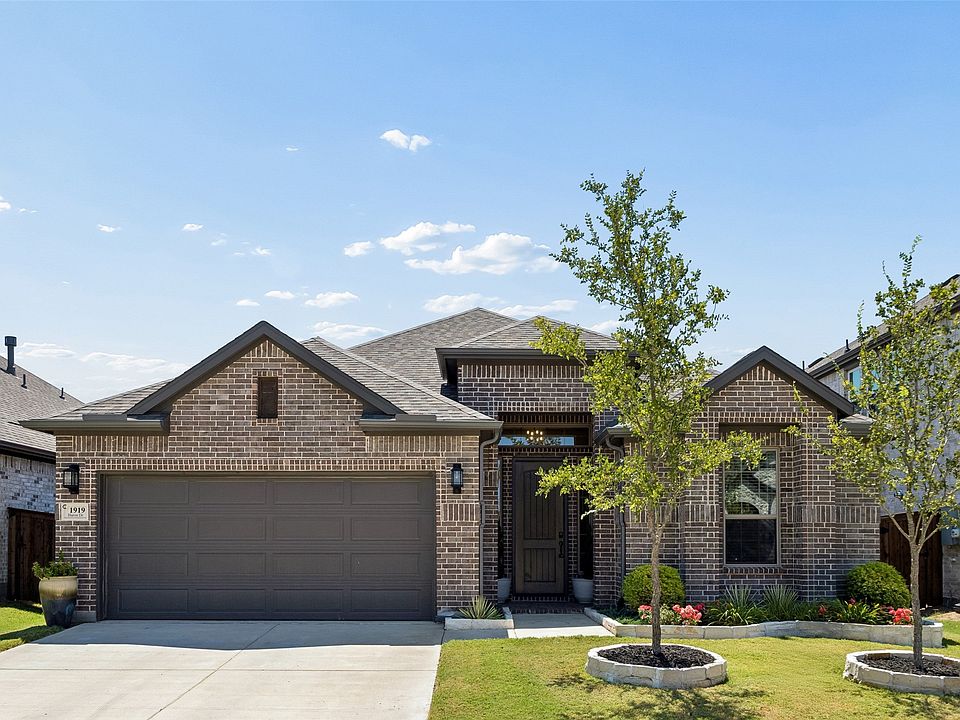1st image of 1919 Huron Dr