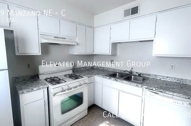 149 Manzano St NE #C — Photo 2