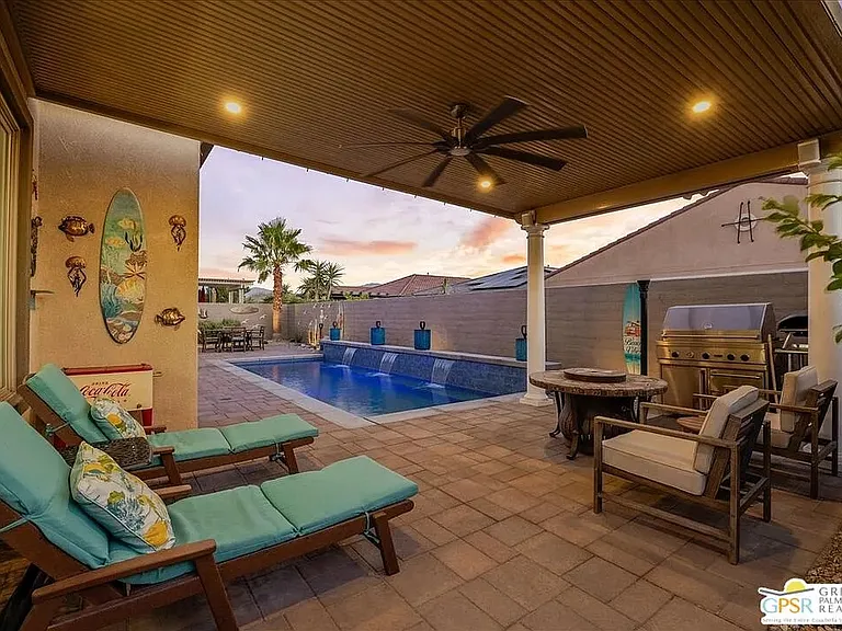 Fire Pit/BBQ Area