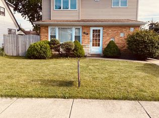 5851 W 81st Pl, Burbank, IL