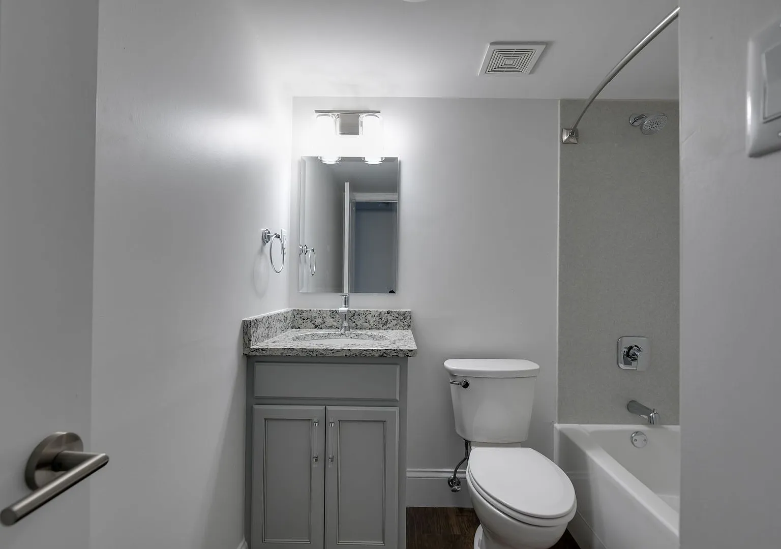 631 Broadmoor — Photo 2
