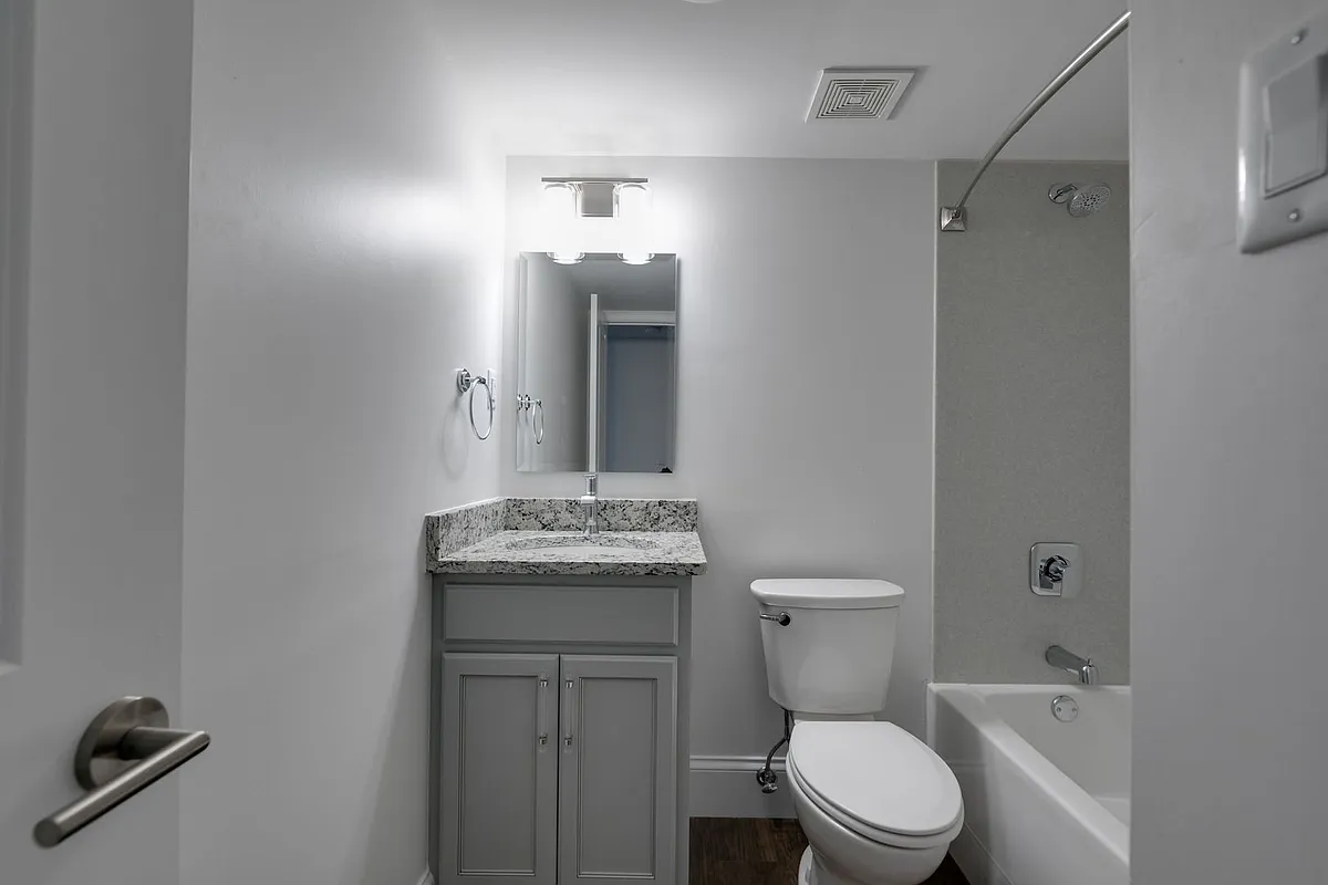 Building Photo - 631 Broadmoor Dr