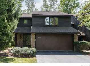 251 Breezewood Cmn, East Amherst, NY 14051