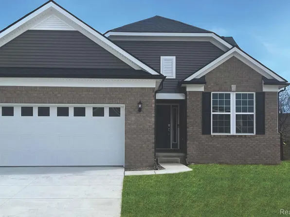 42808 Arbor Dr, Clinton Township, MI 48038