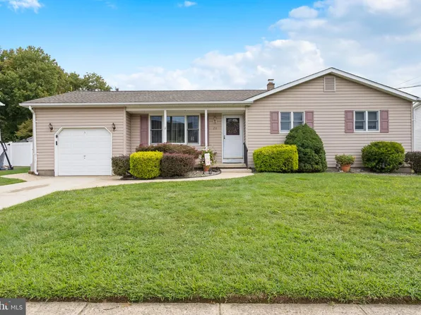 28 Dan Rd, Hamilton, NJ 08620