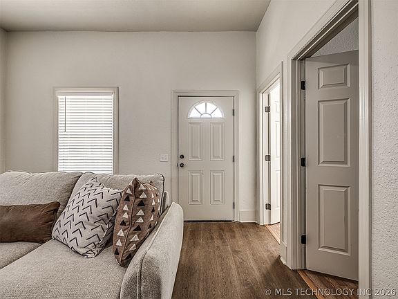 4th image of 233 W Adams Ave