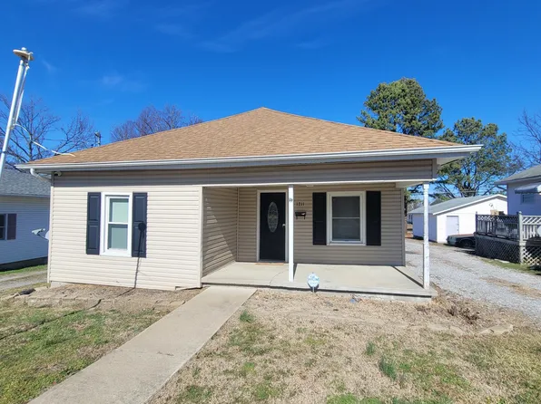 1211 E Elm St, West Frankfort, IL 62896