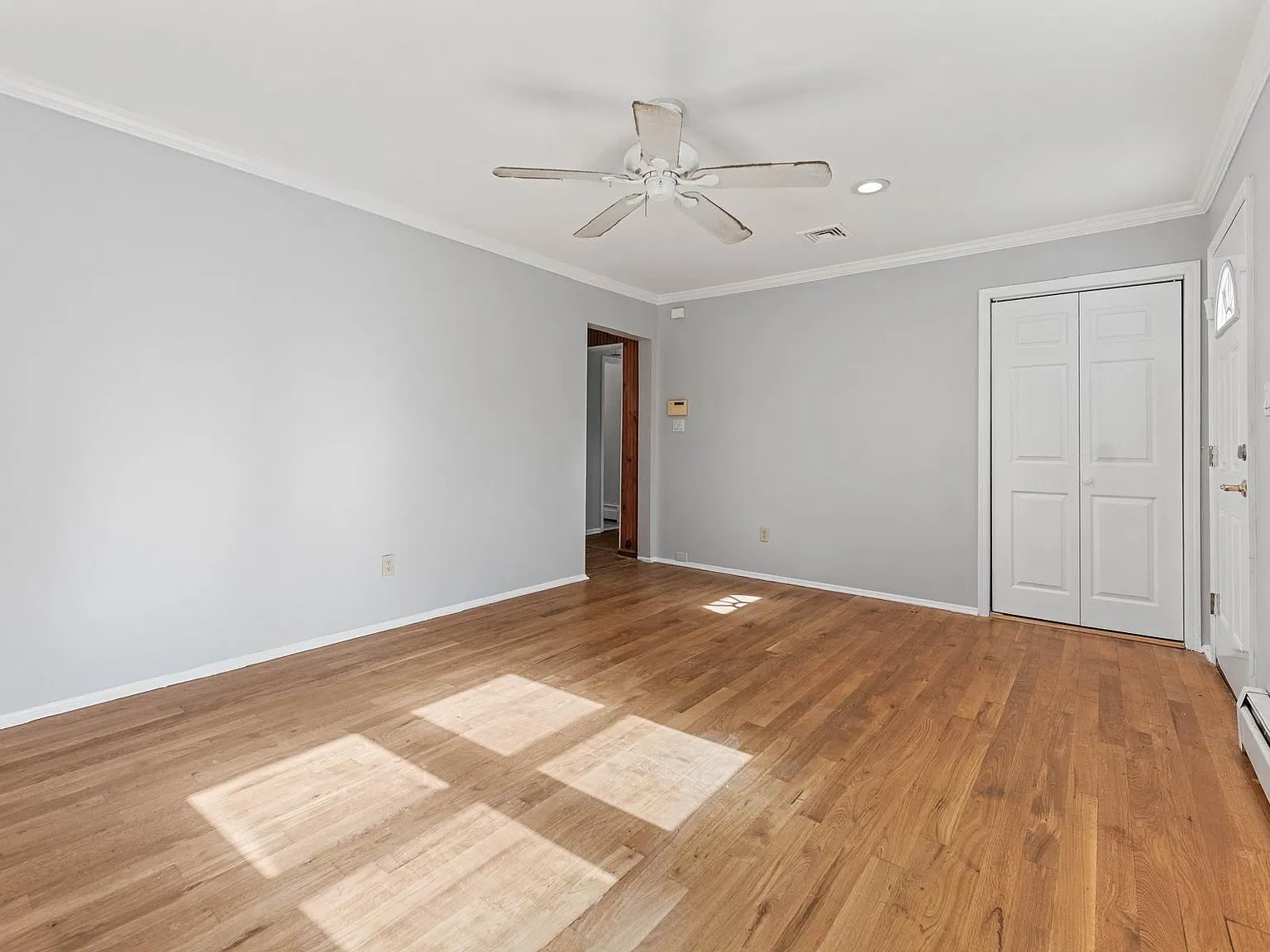 3 bed, 1170 sqft, $3,000 — Photo 2
