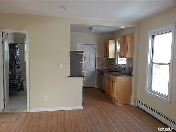 2nd image of 117 Davison Ave