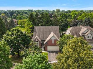 30504 Hazelwood Ct, Farmington, MI 48331