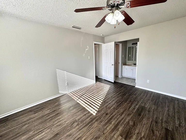 2508 S Center St — Photo 6