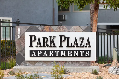 Park Plaza Apartments Photo 1