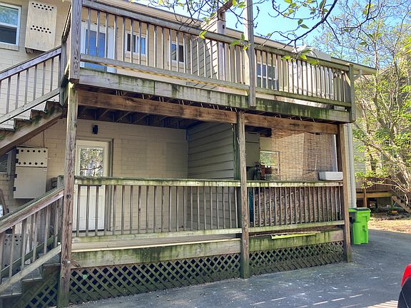 2nd image of 142 Richmond St SE