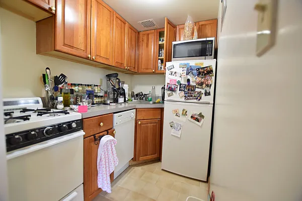 Rented by Street Realty Brokerage LLC | media 12