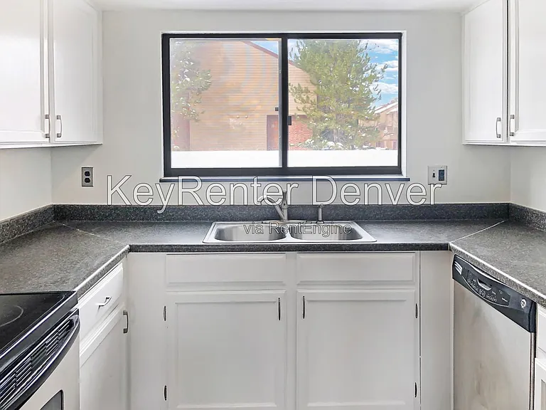 318 Wright St #202 — Photo 6