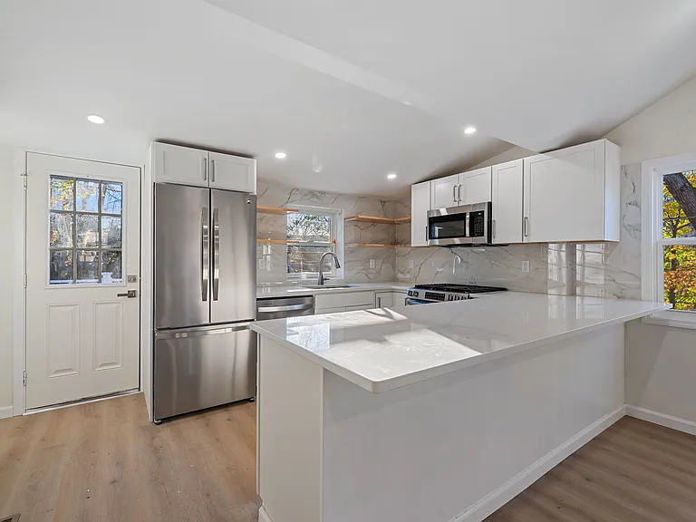 44 Bischoff Ave — Photo 8