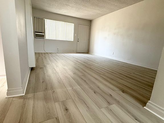 3rd image of 135 E Wakefield Ave APT 1